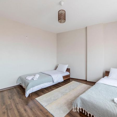 Centrally Located 2 Bedroom Apt With Netflix 伯萨 外观 照片