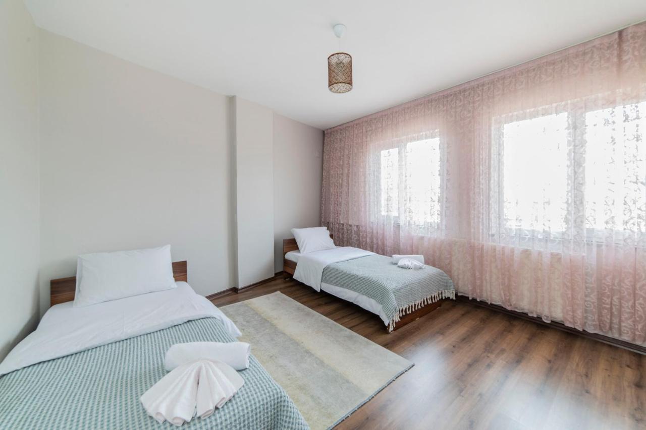 Centrally Located 2 Bedroom Apt With Netflix 伯萨 外观 照片