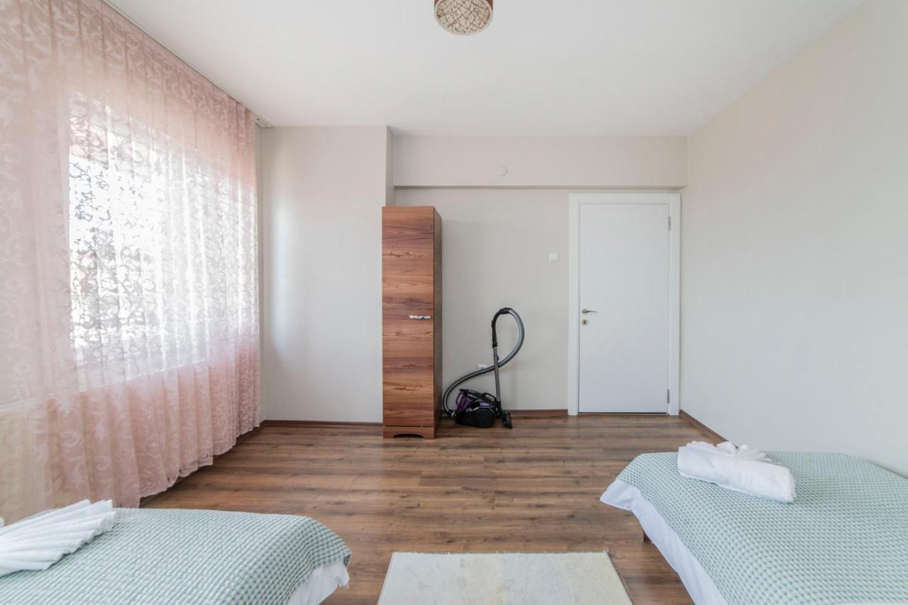 Centrally Located 2 Bedroom Apt With Netflix 伯萨 外观 照片