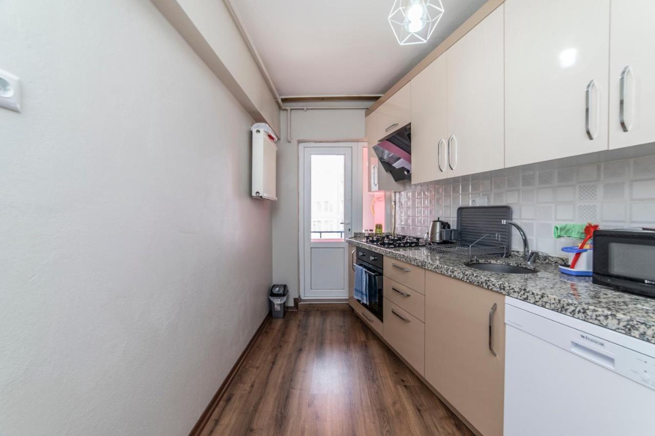 Centrally Located 2 Bedroom Apt With Netflix 伯萨 外观 照片