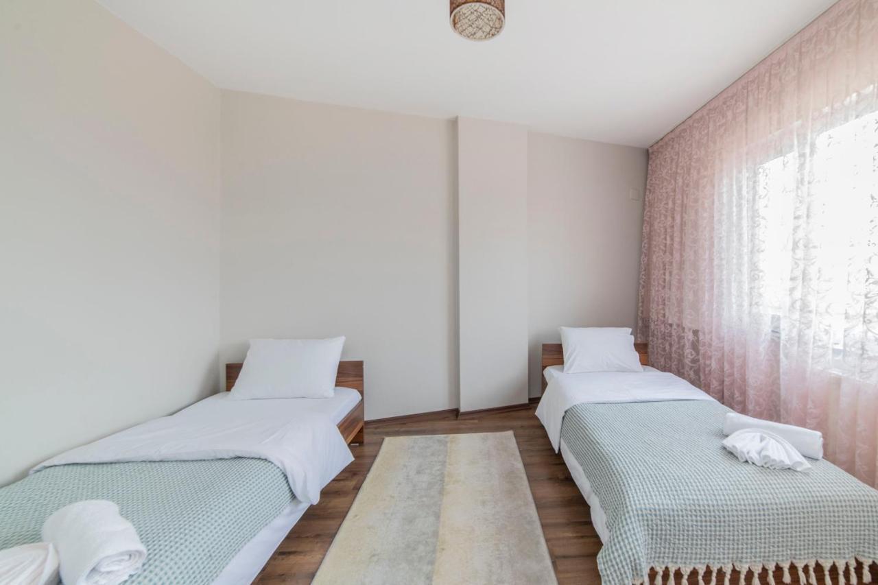Centrally Located 2 Bedroom Apt With Netflix 伯萨 外观 照片